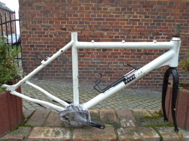 RAMA ALUMINIOWA  KORBA  WIDEŁKI -28  FREYRAD 50cm 