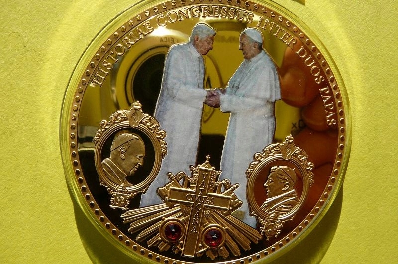 PAPIEŻ FRANCISZEK i BENEDYKT XVI-WATYKAN-GIGANT+CE