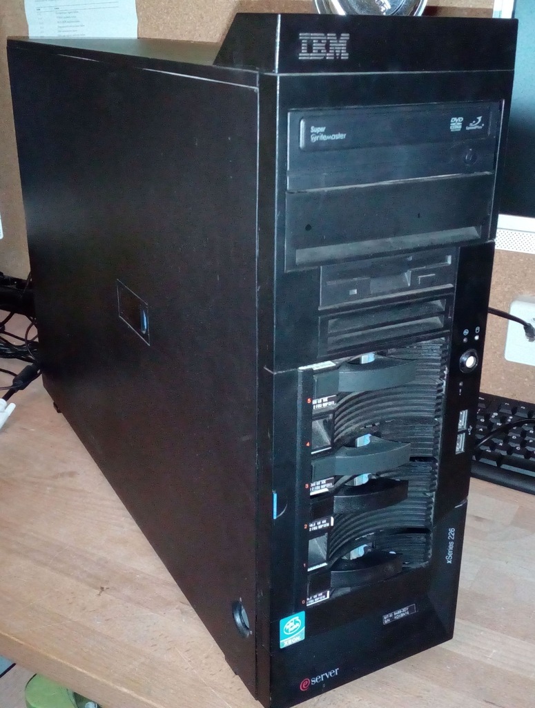 Serwer IBM XSERIES 226 XEON 12GB RAM 4xHDD OKAZJA 