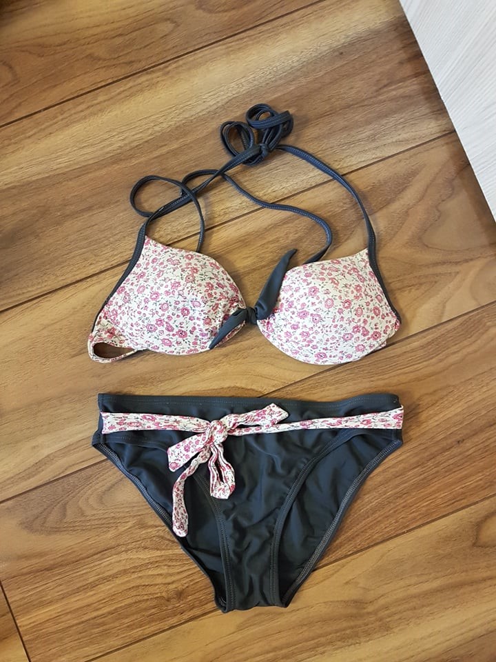 Bikini w kwiatuszki rozmiar s miseczkab  calzedona