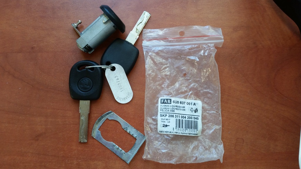 Wkład zamka drzwi -OEM felicia po 98r 6U0837061A