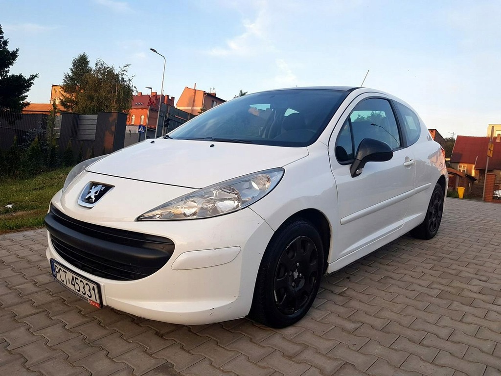 Peugeot 207 zarejestrowany KLIMA biały z czarnym