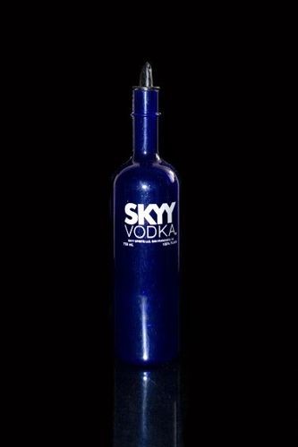 Butelka 750 ml SKYY do trików barowych NIEBIESKI
