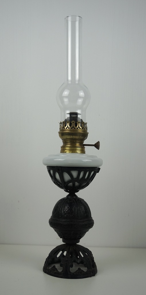 Piękna stara żeliwna lampa naftowa BREVETE