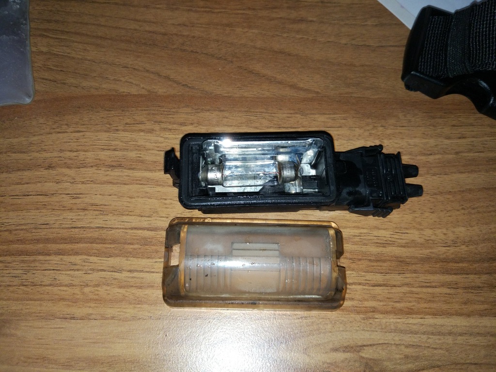Lampka maski bmw e36 przód klapy zkw 63318350553