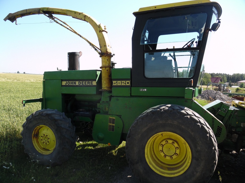 Sieczkarnia do kukurydzy JOHN DEERE 5820, 6-rzędów