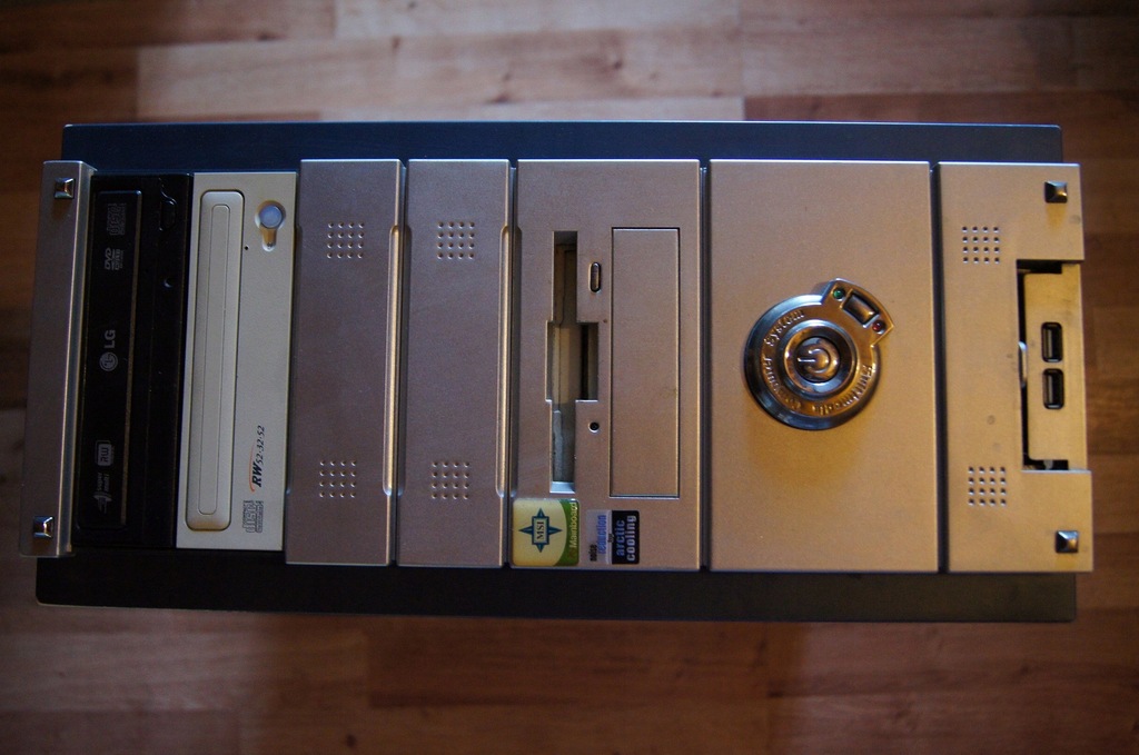 stary kompletny komputer stacjonarny PC TRO-606 L