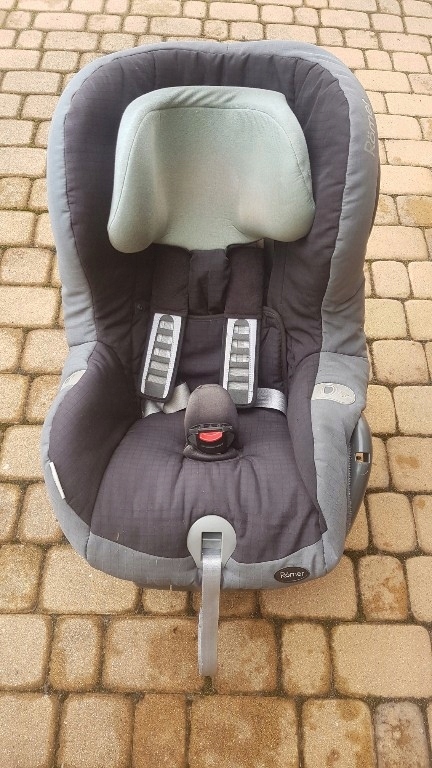 Fotelik Romer ISOFIX 9-18 kg pęknięty styropian