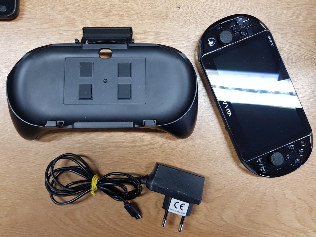PS Vita + Hori Grip PSV-143 do Remote Play