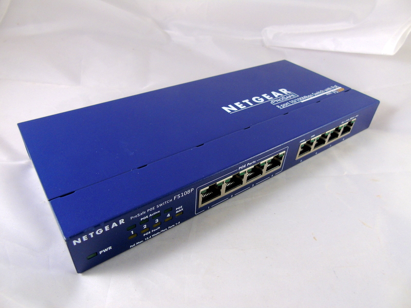 NETGEAR SWITCH FS108P - 7324747172 - oficjalne archiwum Allegro