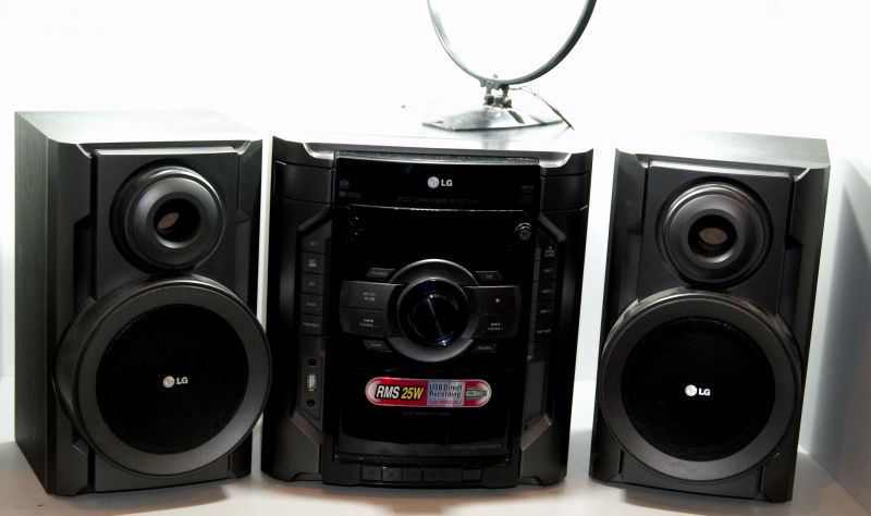 MINI WIEŻA HI-FI STEREO SYSTEM LG MCD23 CD MP3