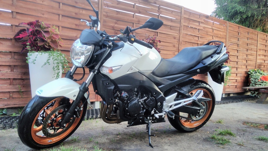 SUZUKI GSR 600- 2011, 98 koni -3,9 do100km/h 5litr