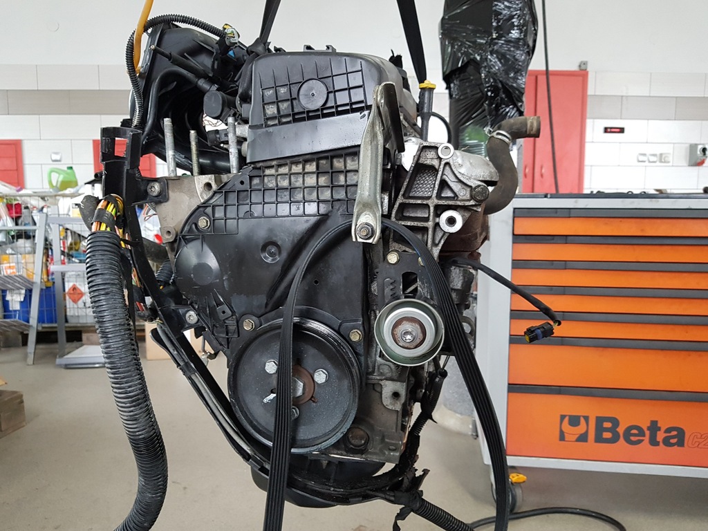 Silnik 1.4 HFX benzyna Peugeot 206 01.r stan BDB