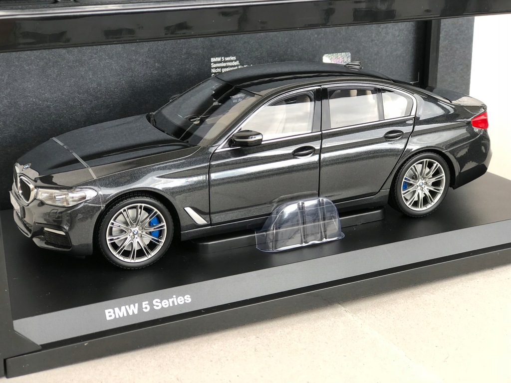 KYOSHO 1:18 MODEL BMW 5 series M-pakiet G30 - 7577442366
