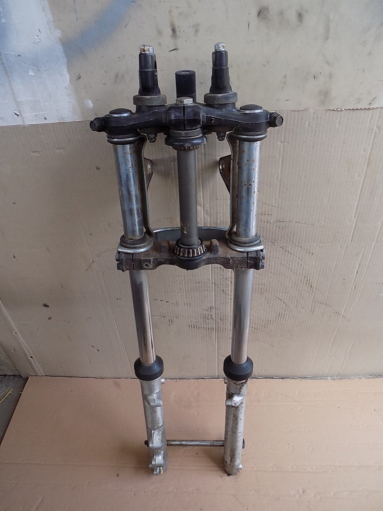 SUZUKI GN 250 LAGI ZAWIESZENIE PRZÓD PRZEDNIE