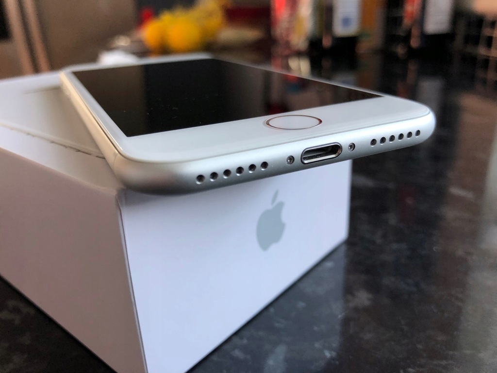 Apple IPHONE 8 64 GB Silver - używany BEZ SIMLOCKA - 7675264416 - oficjalne archiwum Allegro