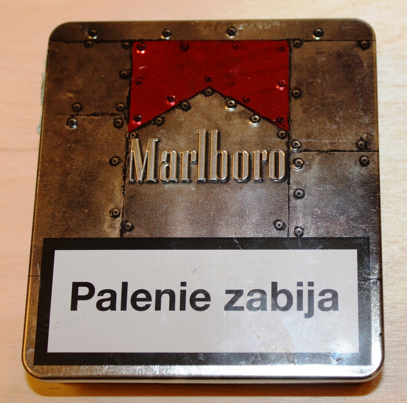 metalowe pudełko na paczkę papierosów - Marlboro
