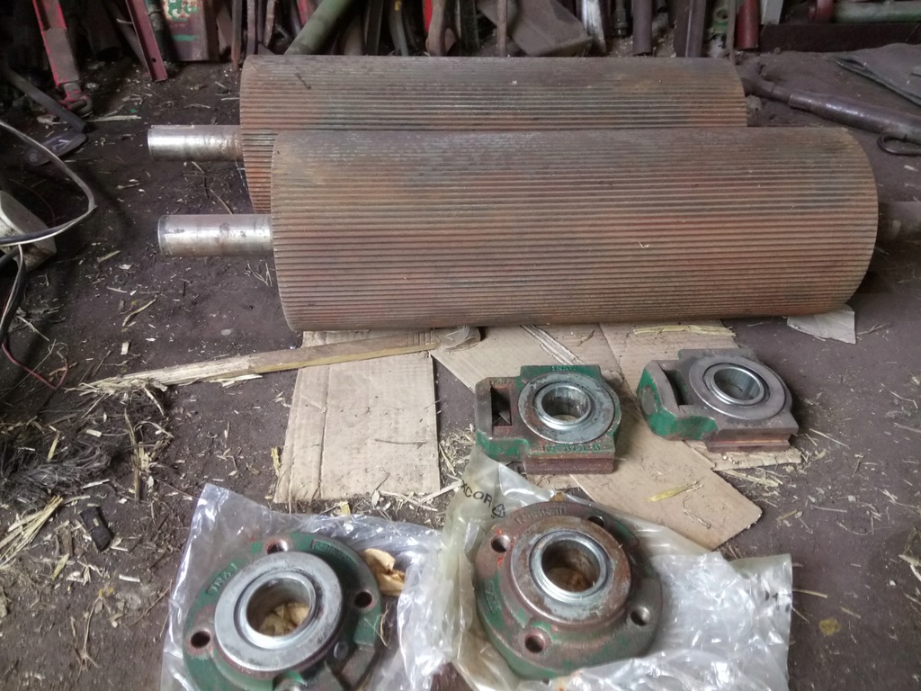 Wlec walce gniotownika do JOHN DEERE 6810/7250