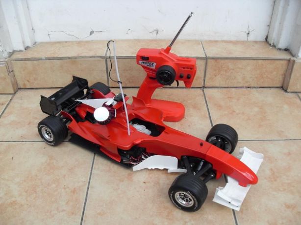 KYOSHO FERRARI F1 1:8 ON ROAD 2,5 ccm