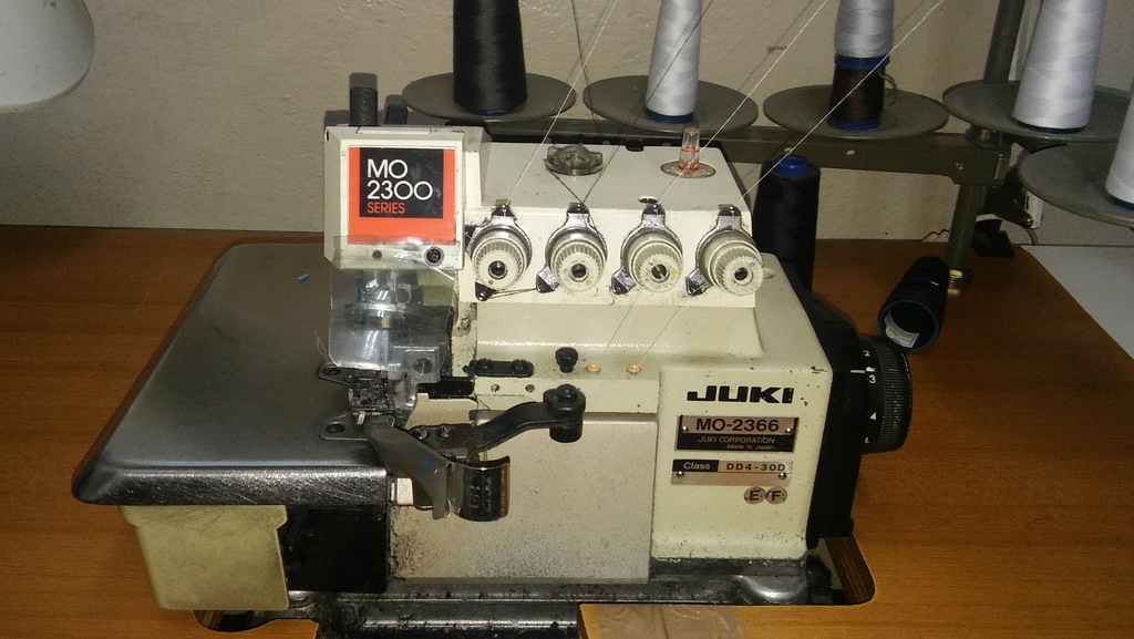 MASZYNA OVERLOCK OWERLOK  5-NITKOWA JUKI MO-2366 