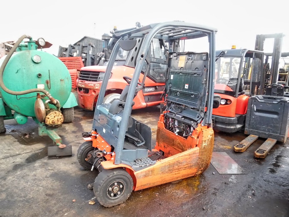 TOYOTA elektryczna 8FBEKT16 2011 na części licznik