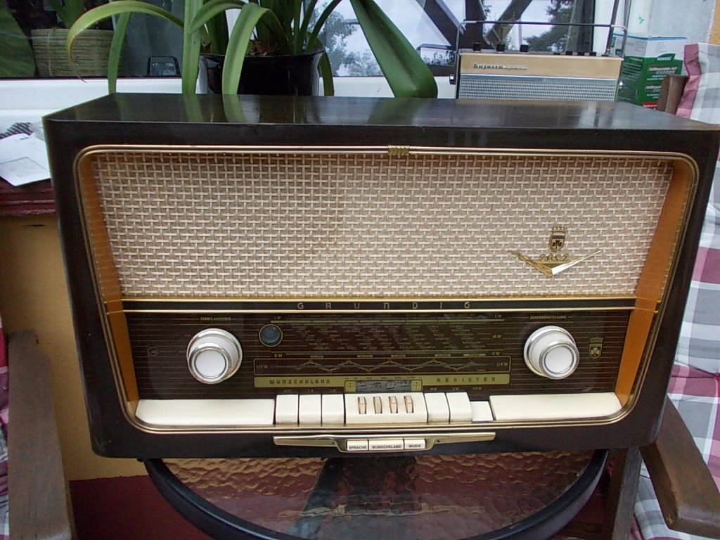 PIĘKNE RADIO LAMPOWE GRUNDIG 3097