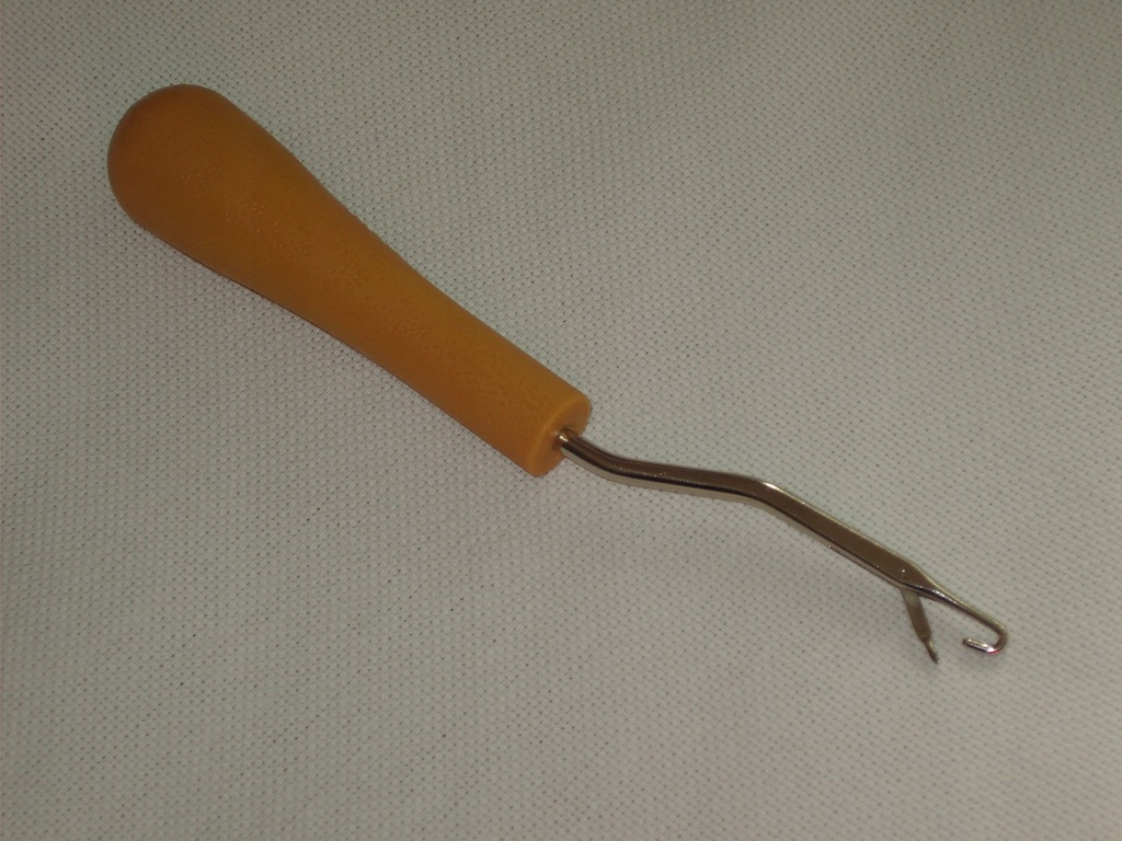 SZYDEŁKO Z HACZYKIEM LATCH HOOK igła smyrneńska