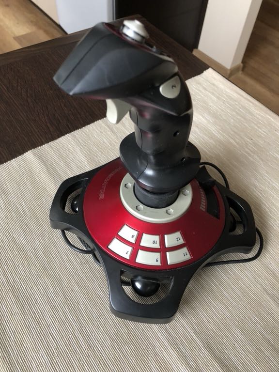 Joystick TRUST GM 2500 używany rzadko