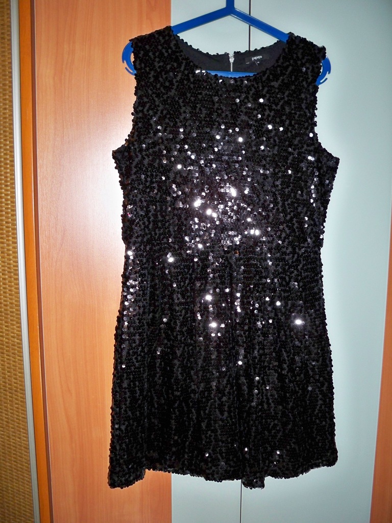Intensywnie czarna sukienka cekiny Papaya r. 42