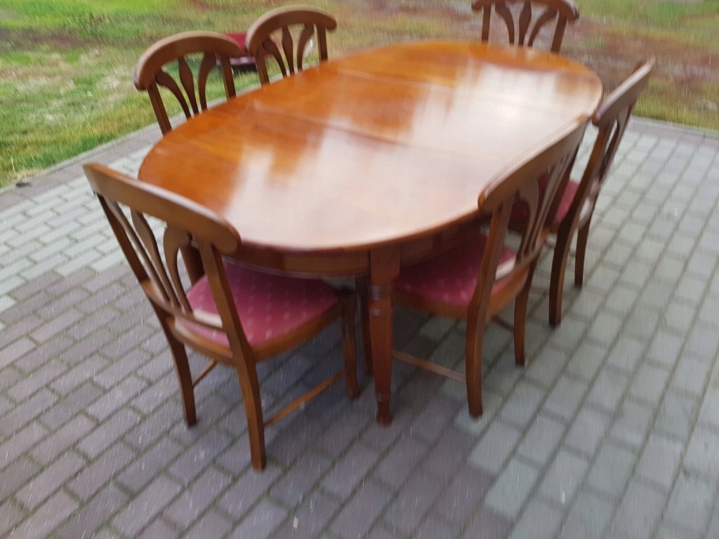 Rozkładany stół +6 krzeseł.
