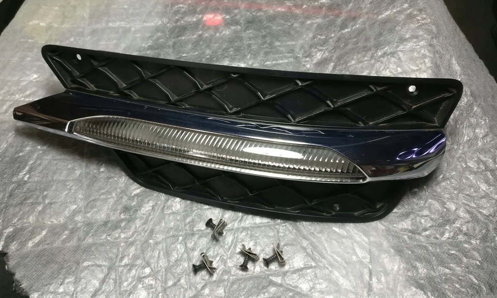 MERCEDES W204 Coupe LED Dzienny LEWY A2048851353