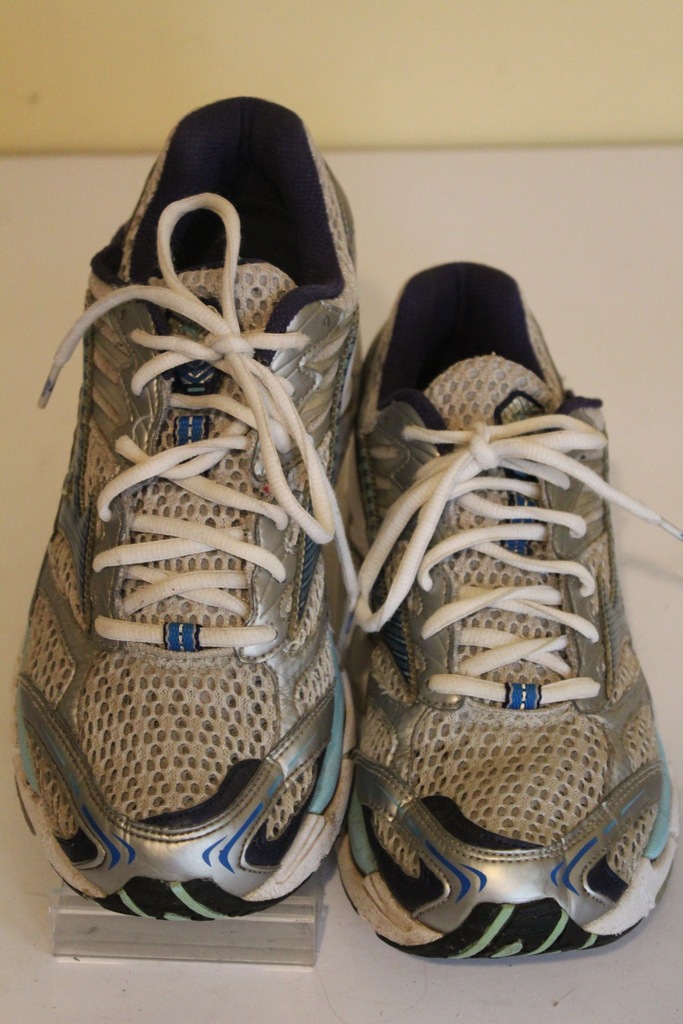 mizuno wave nirvana 2