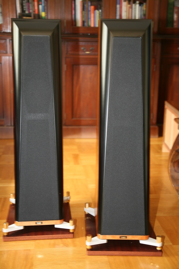 Thiel CS 1.6 cherry + outrigger base. Audiofilskie