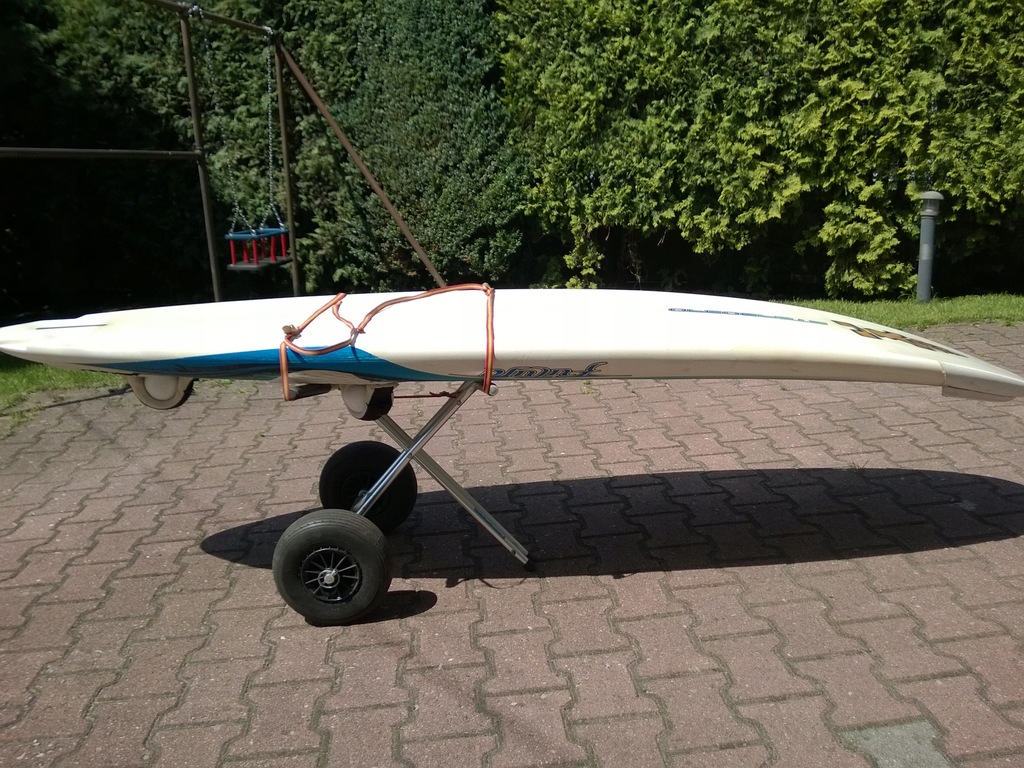 Wózek do przewozu deski nad wodę