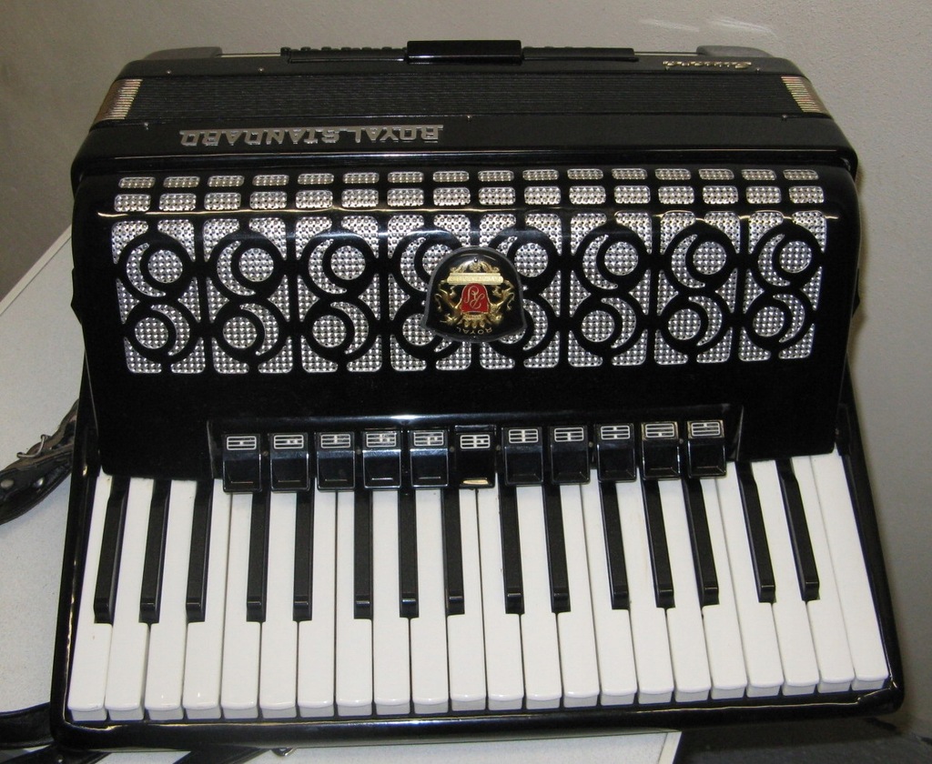 Akordeon ROYAL STANDARD Silvana 96basów
