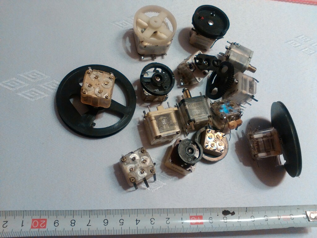 14 Kondensatorów zmiennych miniaturowych