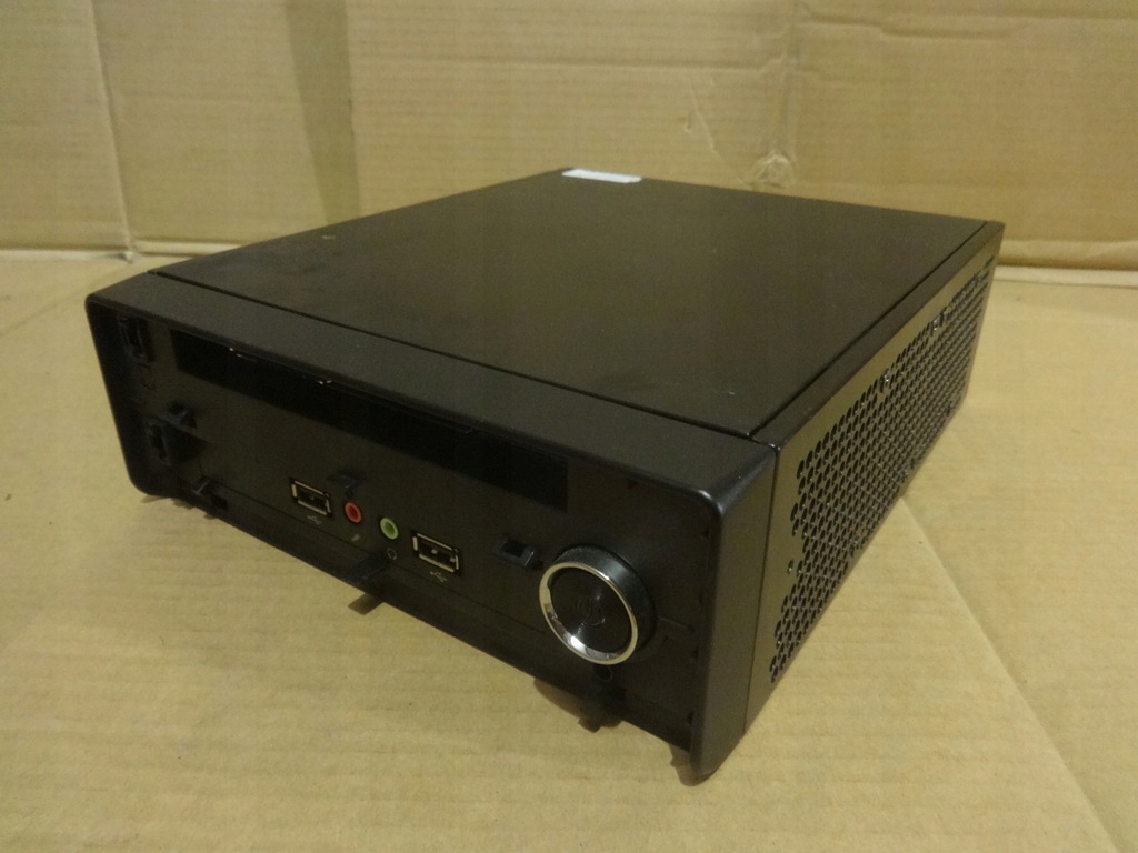 SHUTTLE XH61V / i3-3220 / INTEL HD / 4GB DDR3
