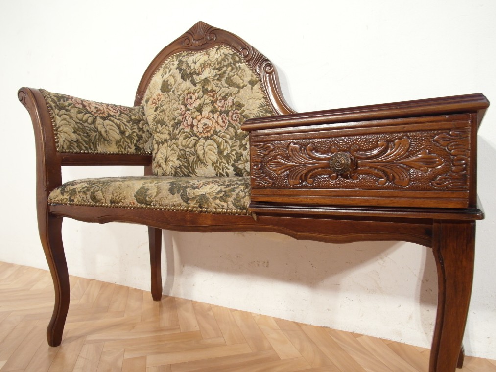 SOFKA / siedzisko ze stolikiem w idealnym stanie