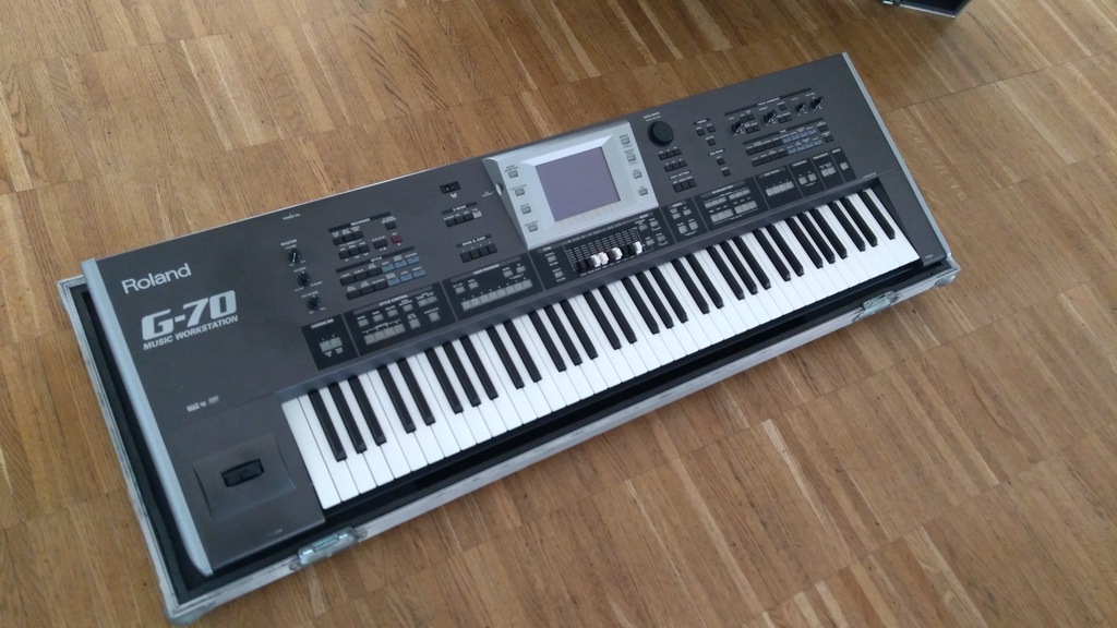 ROLAND G-70 wraz z twardym CASE - STAN BDB!