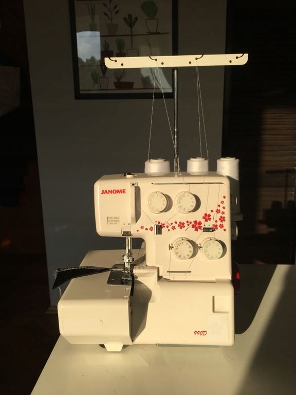 Overlock Janome 990D 4-nitkowy maszyna do szycia