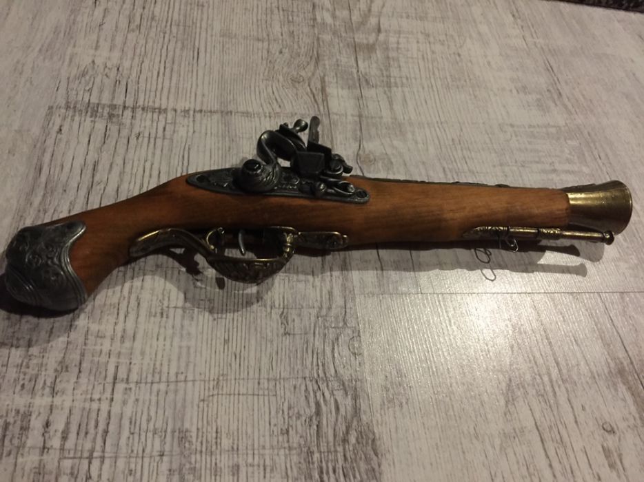 Pistolet na proch czarny stary antyk drewno 100%