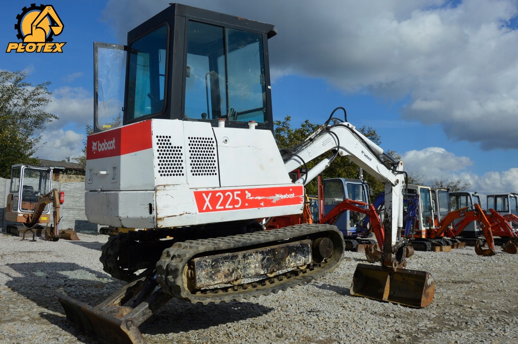 Mini koparka BOBCAT X225 2ŁYŻKI BRUTTO 2500KG. !!