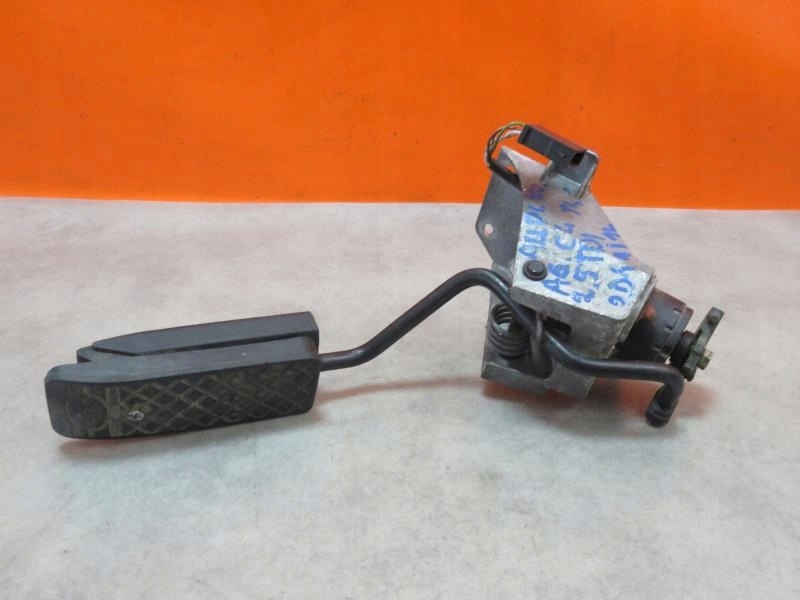 POTENCJOMETR GAZU AUDI A6 C4 2.5 TDI 0205001001