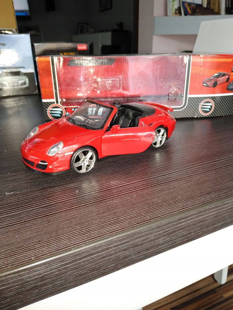 porsche 911 turbo cabriolet skala 1:24 firmy tesco