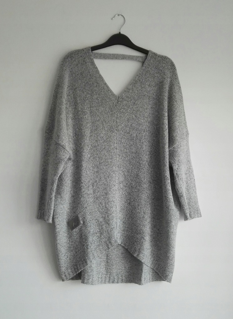 Ematex Collection sweter ovesize dekolt na plecach