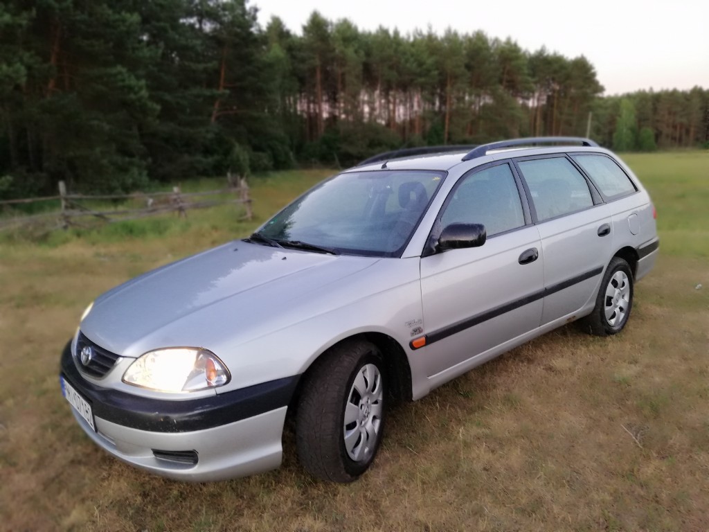 Toyota Avensis 2,0 Tdi 2000 r. Kombi
