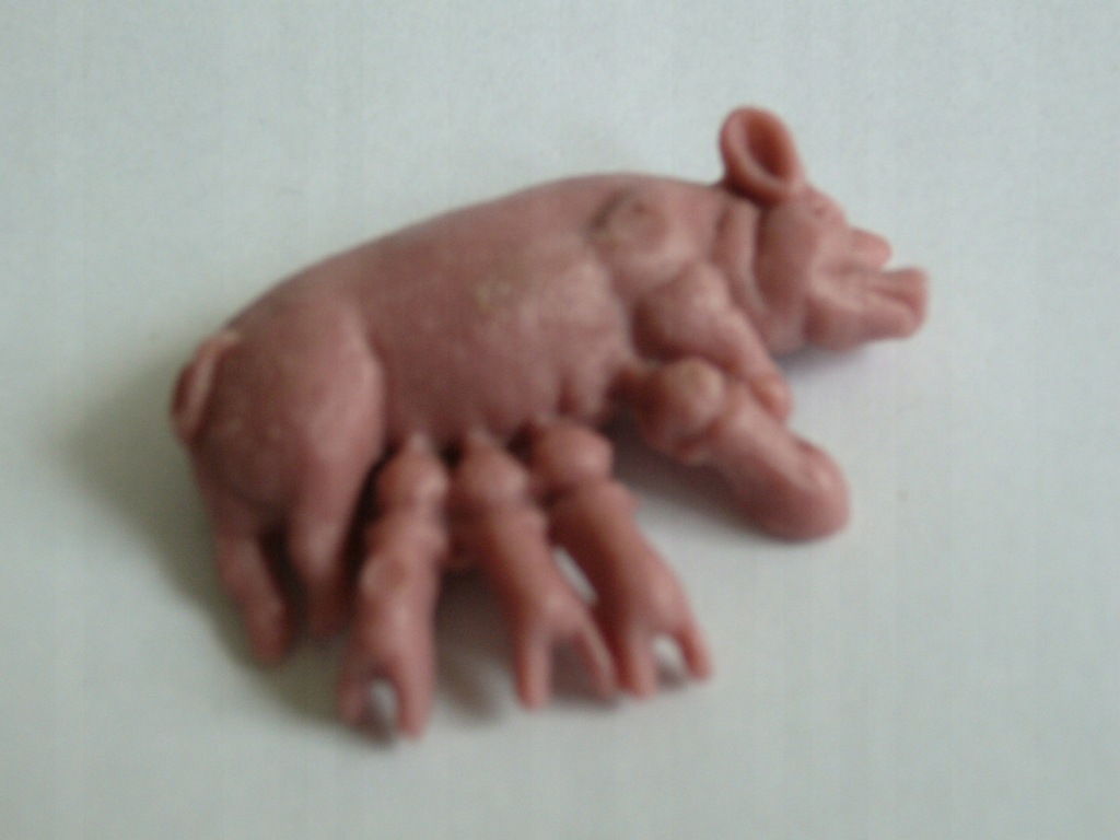 Figurka nie z PRL. Maciora z prosiaczkami