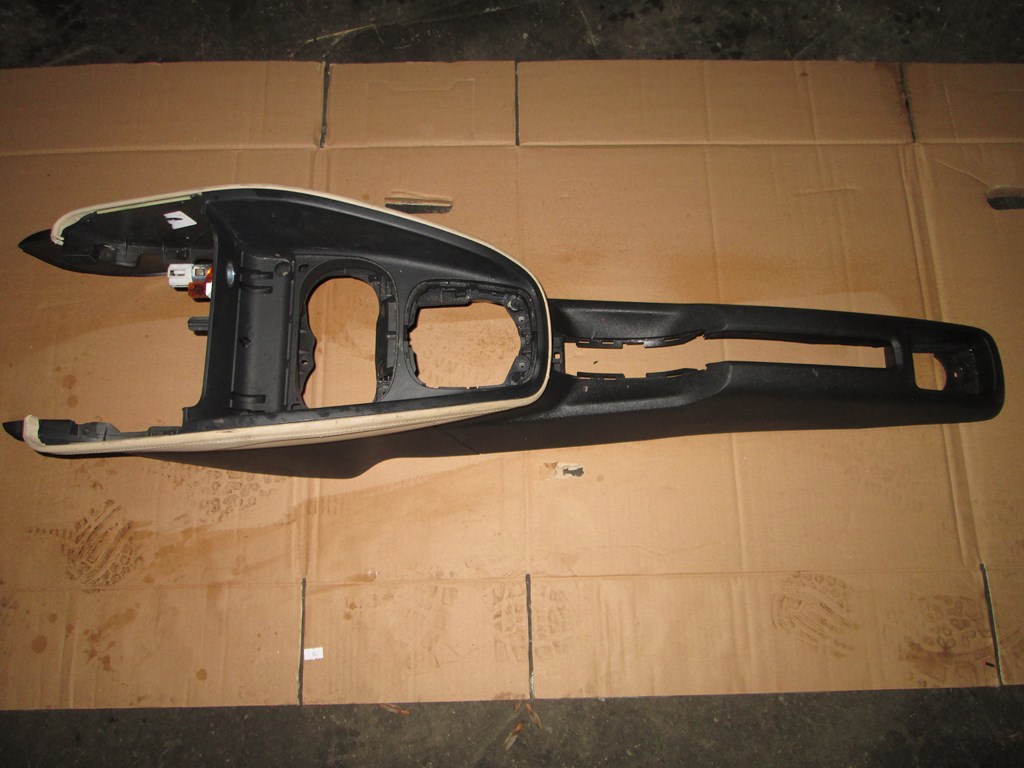 Tunel Audi A1 8X0 kremowy.