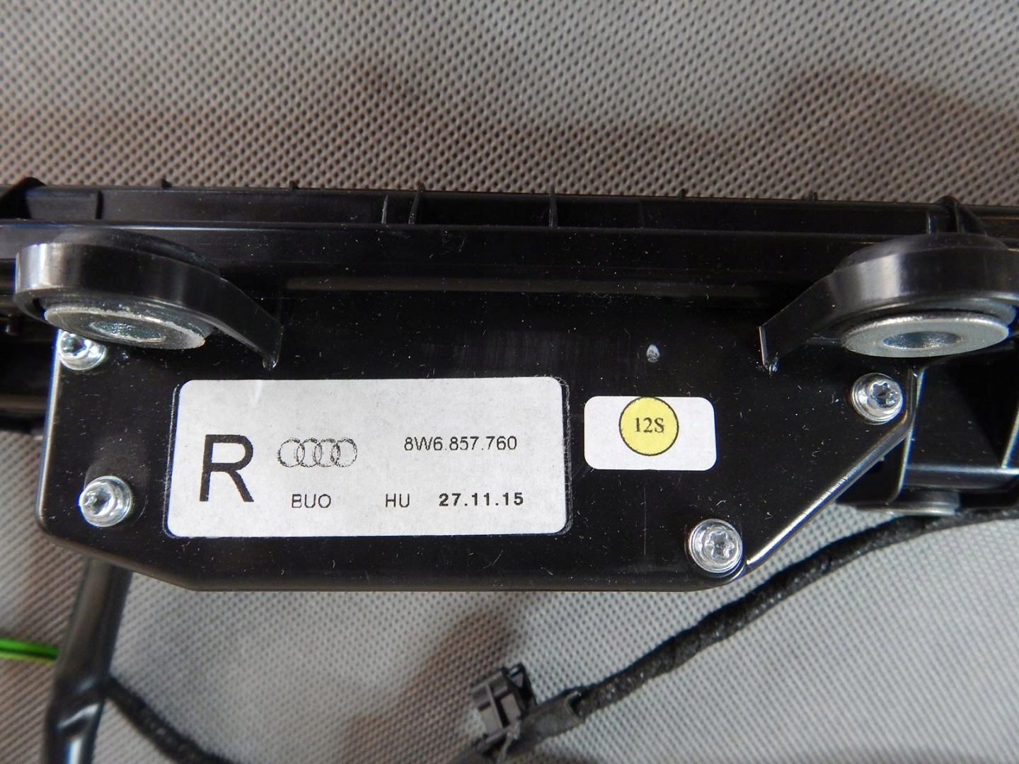 AUDI S5 F5 PODAJNIK supports right 8W6857760