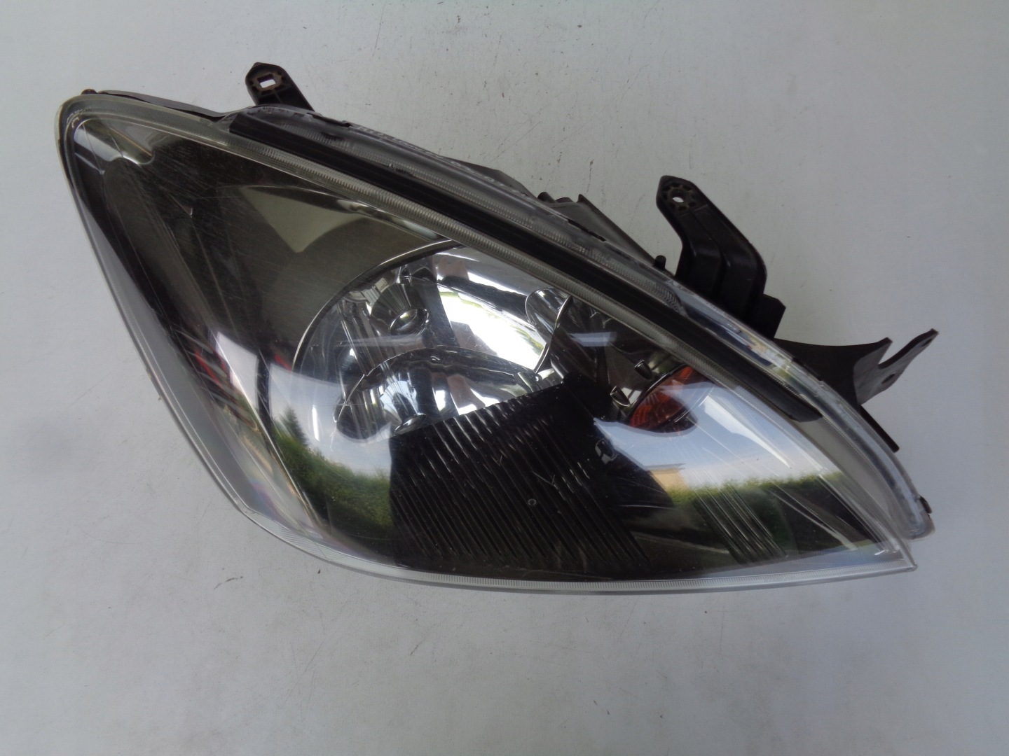 light right REFLEKTOR MITSUBISHI LANCER 03- CIEMNA